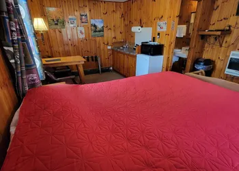 Two Rivers Motel and Cabins hotel thumbnail 2