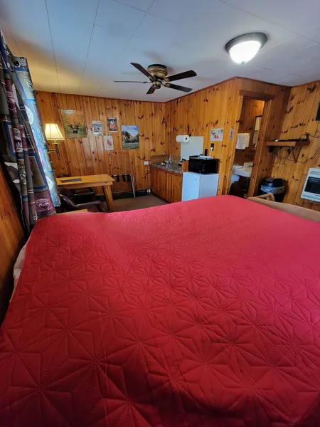 Two Rivers Motel and Cabins hotel detail image 2