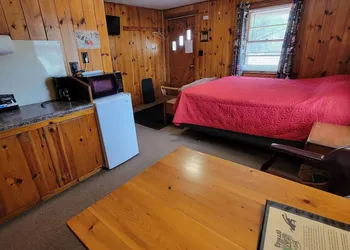 Two Rivers Motel and Cabins hotel thumbnail 3
