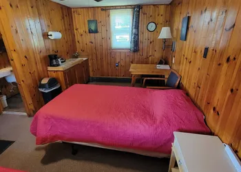 Two Rivers Motel and Cabins hotel thumbnail 7