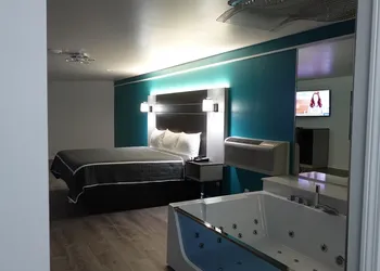 Blue Beach Motel hotel thumbnail 2