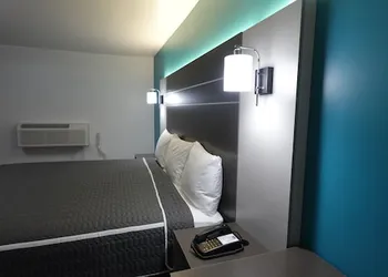 Blue Beach Motel hotel thumbnail 5