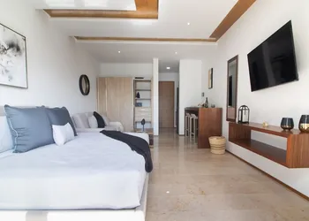 Menesse Midtown hotel thumbnail 3