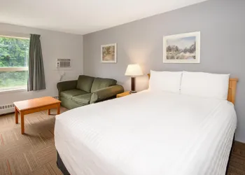 Coast Hinton Hotel hotel thumbnail 4
