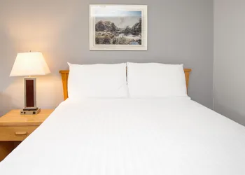 Coast Hinton Hotel hotel thumbnail 6