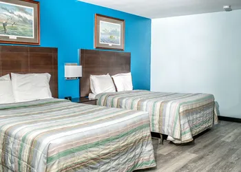 Captain Quarters Motel hotel thumbnail 3
