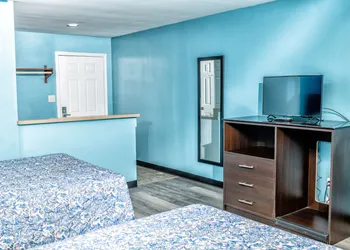 Captain Quarters Motel hotel thumbnail 5