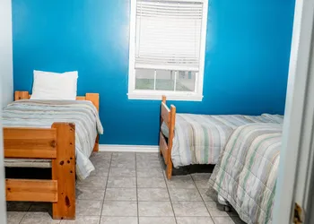 Captain Quarters Motel hotel thumbnail 8