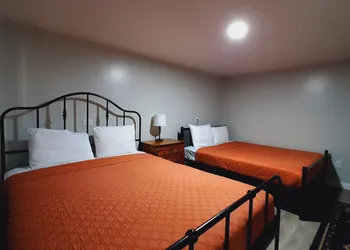 Sherwood Arms Motel hotel thumbnail 2