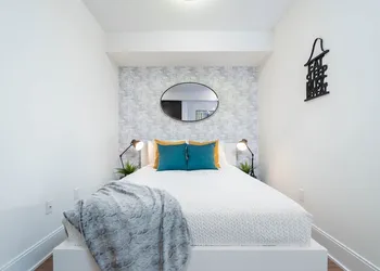 Peter St - Downtown Suite with Balcony hotel thumbnail 3