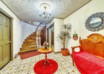 Neocolonial Nouveau Kensington Vacation Home hotel thumbnail 2
