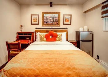 Neocolonial Nouveau Kensington Vacation Home hotel thumbnail 3