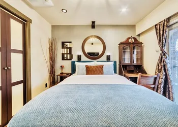 Neocolonial Nouveau Kensington Vacation Home hotel thumbnail 7