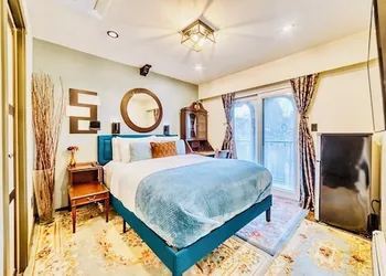 Neocolonial Nouveau Kensington Vacation Home hotel thumbnail 8
