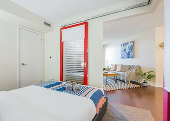 RS Boutique Suites - Fort York hotel thumbnail 3