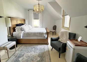 The Saucy Willow Inn and Cottages hotel thumbnail 5