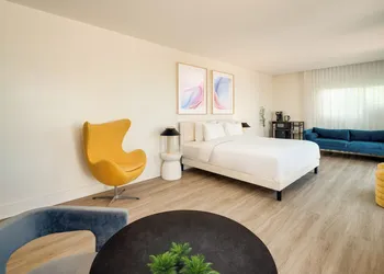 Kenmore Village Hotel, South Beach hotel thumbnail 6
