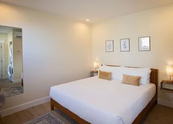 Stirling All Suites Hotel hotel thumbnail 8