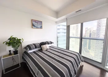 Luxury 2 Bedroom Lakeview hotel thumbnail 4