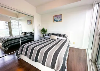 Luxury 2 Bedroom Lakeview hotel thumbnail 5