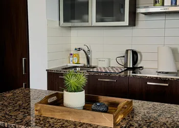 Luxury 2 Bedroom Lakeview hotel thumbnail 8