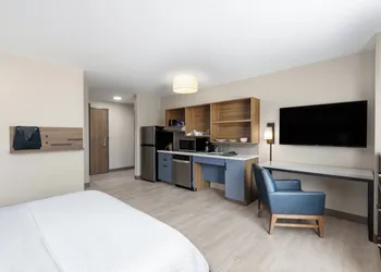 Candlewood Suites Mcpherson by IHG hotel thumbnail 8