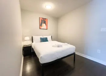 Harbourfront 2 Bed Suites hotel thumbnail 2