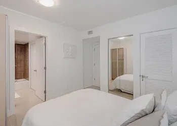One of a Kind - Ocean View Luxury Condo hotel thumbnail 5
