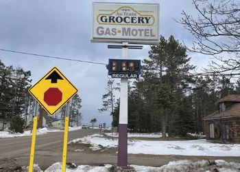 Autrain Motel hotel thumbnail 8