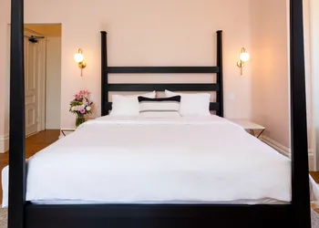 The August House hotel thumbnail 5