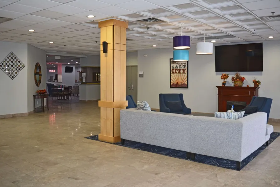 Quality Inn & Suites East Syracuse - Carrier Circle hotel detail image 6