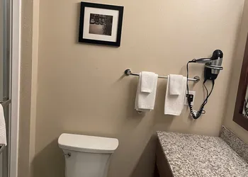 Baymont by Wyndham Phoenix North hotel thumbnail 6