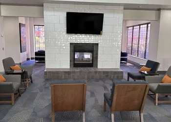 La Quinta Inn & Suites by Wyndham South Holland hotel thumbnail 6