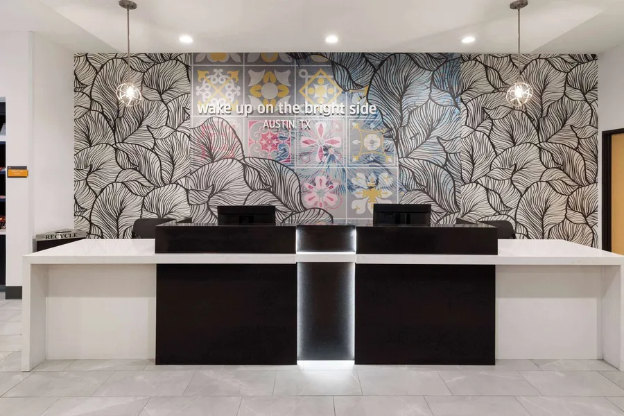 La Quinta Inn & Suites by Wyndham Austin Parmer/Tech Ridge hotel detail image 2