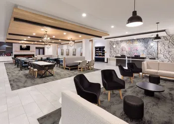 La Quinta Inn & Suites by Wyndham Austin Parmer/Tech Ridge hotel thumbnail 4