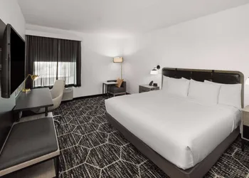 La Quinta Inn & Suites by Wyndham Austin Parmer/Tech Ridge hotel thumbnail 7
