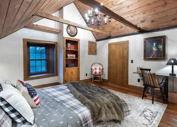 1735 Stone Farmhouse hotel thumbnail 3