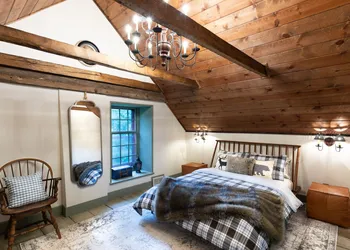 1735 Stone Farmhouse hotel thumbnail 4