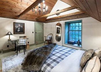 1735 Stone Farmhouse hotel thumbnail 5