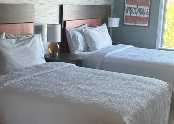 Home2 Suites By Hilton Racine hotel thumbnail 3