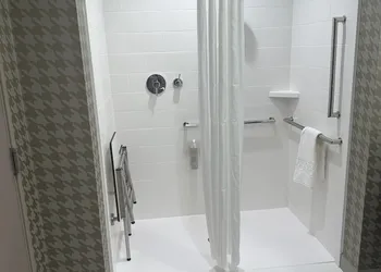 Home2 Suites By Hilton Racine hotel thumbnail 8