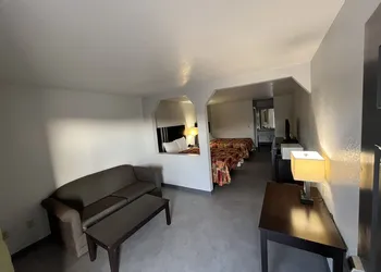 Atria Inn & Suites hotel thumbnail 7