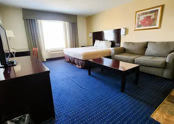 FairBridge Inn & Suites Canadian hotel thumbnail 7