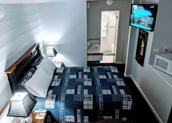 Majestic Rockies Motel hotel thumbnail 7