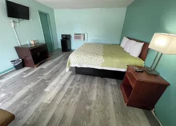 Lamplighter Inn hotel thumbnail 2