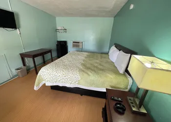 Lamplighter Inn hotel thumbnail 3