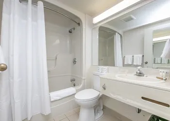 Rideau Residence University of Ottawa hotel thumbnail 8