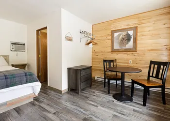 Beargrass Lodging and RV Resort hotel thumbnail 5