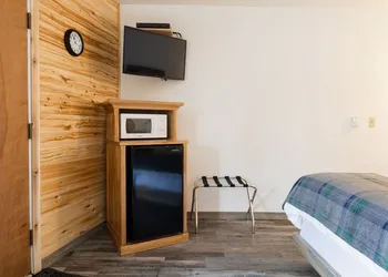 Beargrass Lodging and RV Resort hotel thumbnail 6
