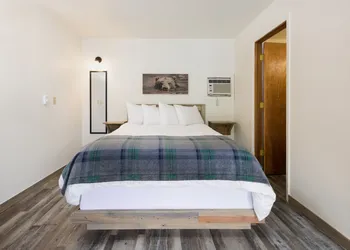 Beargrass Lodging and RV Resort hotel thumbnail 7